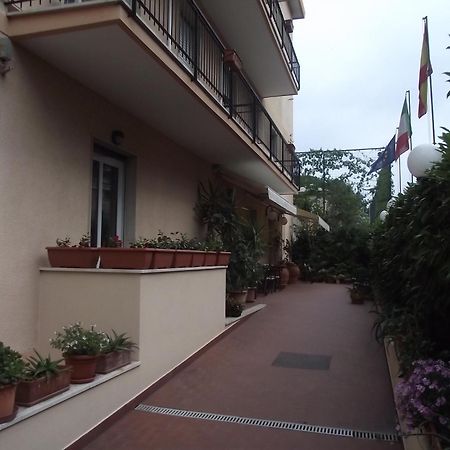 Hotel San Nazario วาราซเซ ภายนอก รูปภาพ