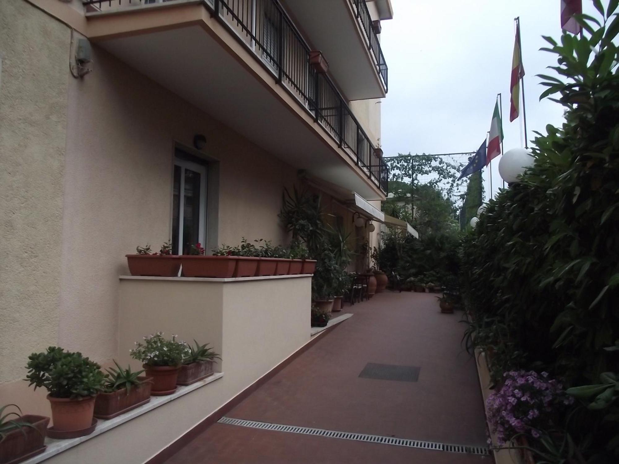 Hotel San Nazario วาราซเซ ภายนอก รูปภาพ